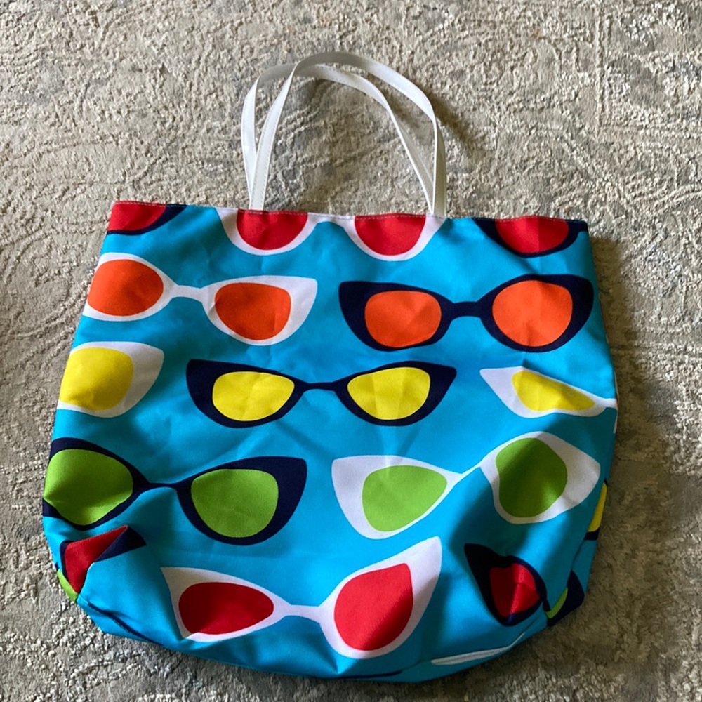 Cute tote 16”/16” 8” drop sunglasses graphic Ester Lauder Lisa perry